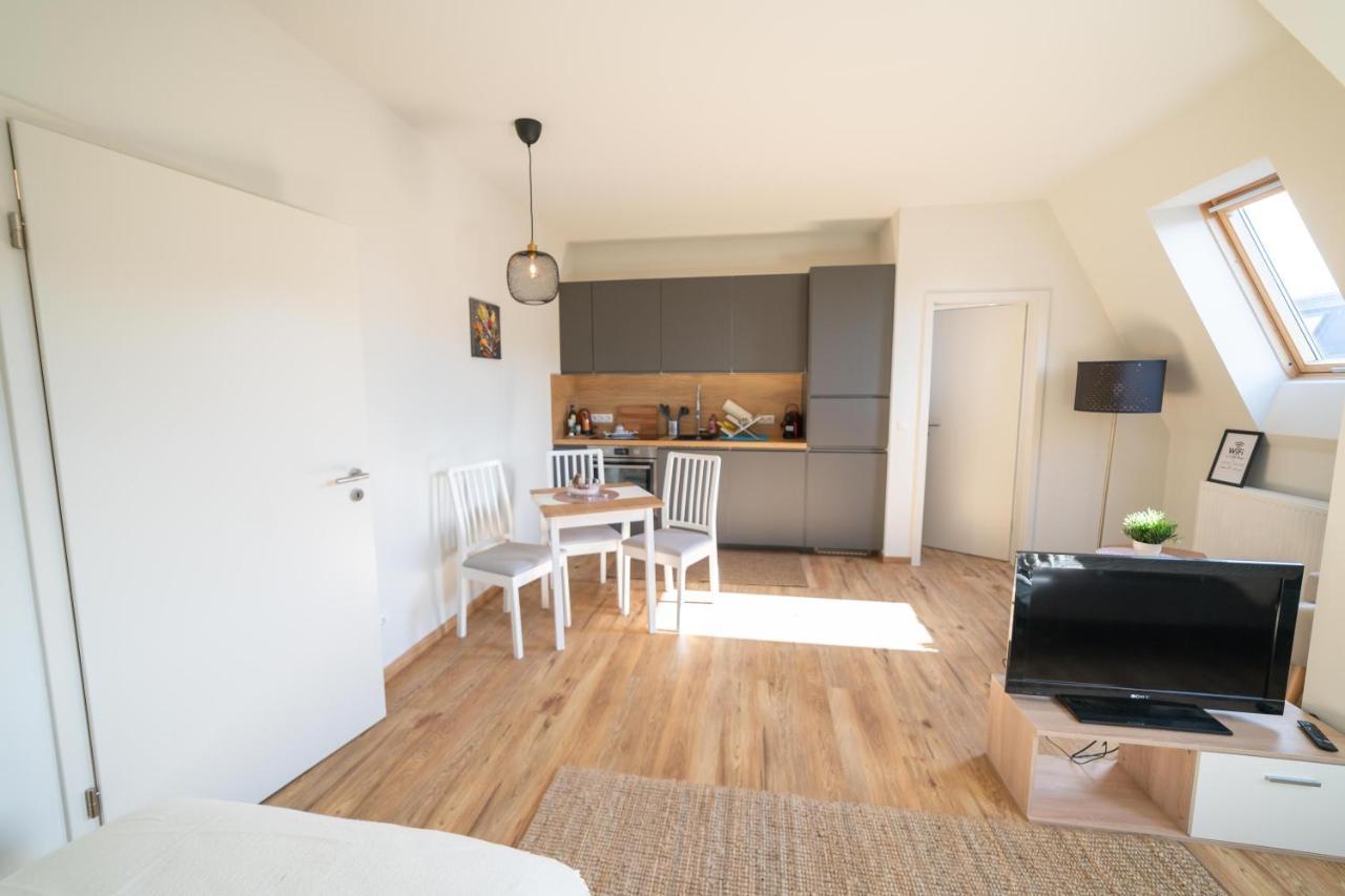 Fullhouse - - F45 - Smarttv - Nespresso Apartment Zwickau