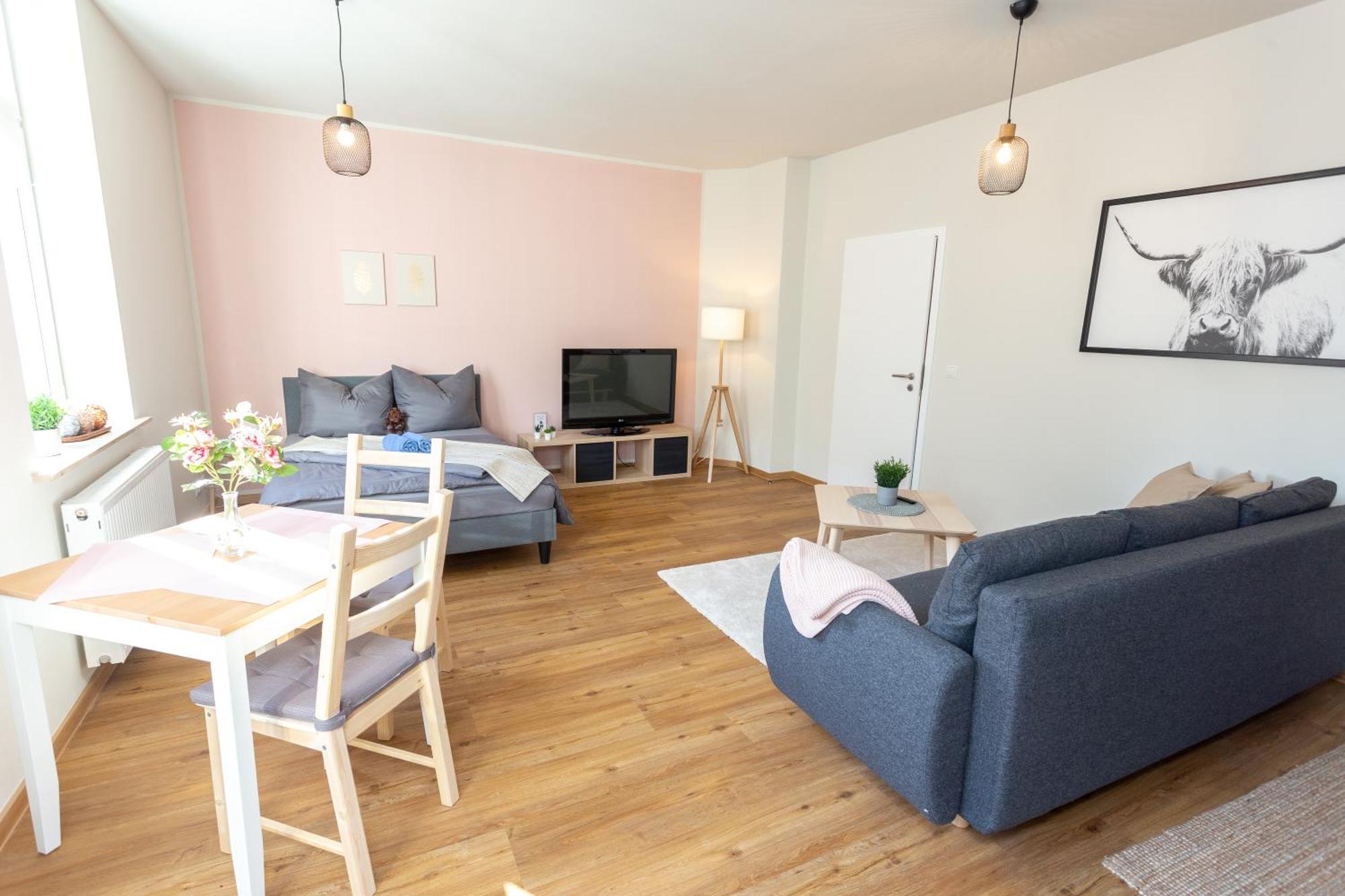 Fullhouse - - F45 - Smarttv - Nespresso Zwickau